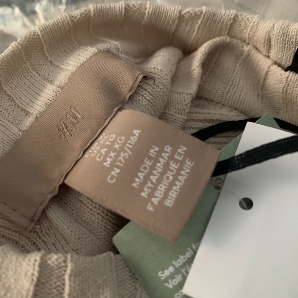 PLEATED VISCOSE SHORT SLEEVE TUNIC - Picture 7 of 7